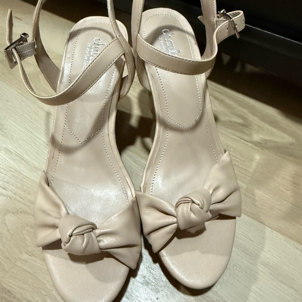 Chic Beige Bow Sandals